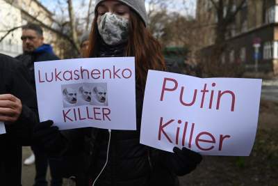 Protest przed rosyjskim konsulatem po śmierci Nawalnego - zdjęcie 11