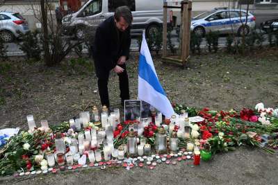 Protest przed rosyjskim konsulatem po śmierci Nawalnego - zdjęcie 19