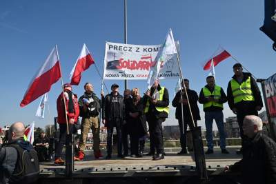 Protest rolników w Krakowie: nie zabrakło "muzealnych" eksponatów - zdjęcie 24