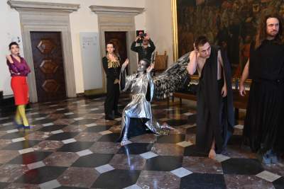 Śmiały spektakl w wawelskich komnatach, opowieść o pięknie, nienawiści i ego - zdjęcie 8