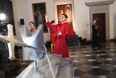 Śmiały spektakl w wawelskich komnatach, opowieść o pięknie, nienawiści i ego - zdjęcie 18