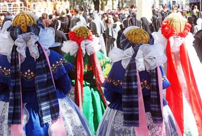 Tradycyjna procesja na Skałkę: hierarchowie, wierni i politycy (głównie PiS) - zdjęcie 47