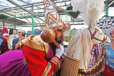 Dorota Segda i zaskakujące spotkania na trasie pochodu Lajkonika - zdjęcie 17