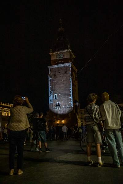 Podniebne spektakularne popisy na Rynku Głównym, w dzień i w nocy - zdjęcie 23