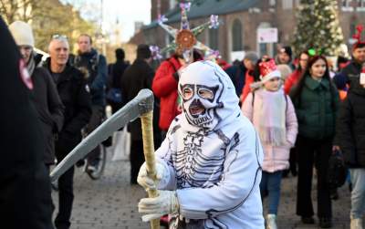Taka parada tylko w Krakowie, barwny korowód przeszedł przez Rynek Główny - zdjęcie 11