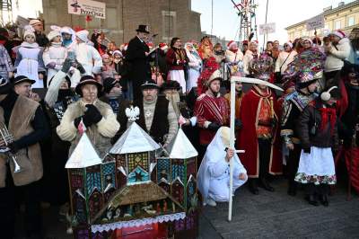 Taka parada tylko w Krakowie, barwny korowód przeszedł przez Rynek Główny - zdjęcie 22