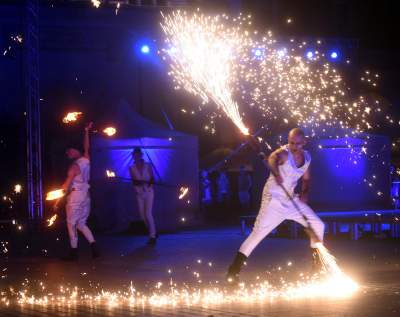 Nocna parada na Rynku Głównym. Dosłownie odlot! - zdjęcie 29