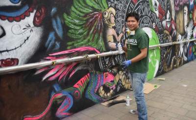 W centrum Krakowa husarz na anakondzie ratuje Ziemię - zdjęcie 22