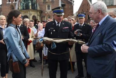 Postanowiła przyjechać do Krakowa konno, jechała ponad rok... - zdjęcie 24