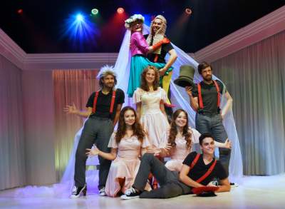 Najbardziej kolorowy spektakl tej jesieni, zdobycie biletu nie jest łatwe - zdjęcie 21