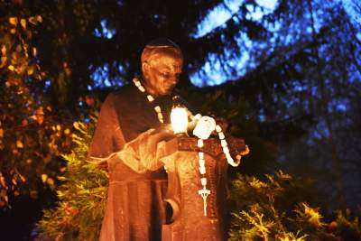 Tu zawsze pali się najwięcej zniczy... - zdjęcie 18