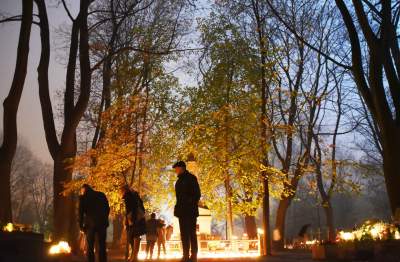 Tu zawsze pali się najwięcej zniczy... - zdjęcie 20