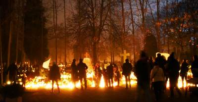 Tu zawsze pali się najwięcej zniczy... - zdjęcie 15