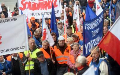 "Niech kombinat wróci w polskie ręce" - protest hutników (listopad 2019) - zdjęcie 17