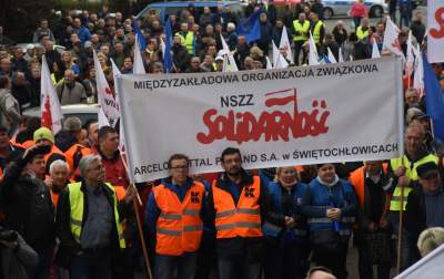 "Niech kombinat wróci w polskie ręce" - protest hutników (listopad 2019) - zdjęcie 12