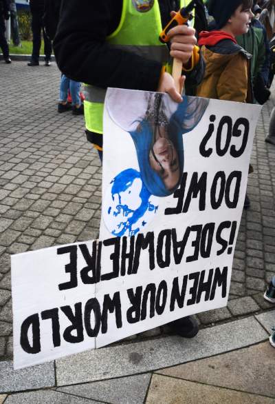 Protest w Krakowie: hasła jak zwykle były bardzo kreatywne - zdjęcie 24