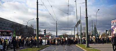 Protest w Krakowie: hasła jak zwykle były bardzo kreatywne - zdjęcie 29