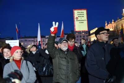 Demonstracja na Rynku: "dość prześladowania" - zdjęcie 6