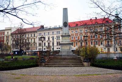 Planty: pierwsza w Krakowie galeria z pomnikami - zdjęcie 30