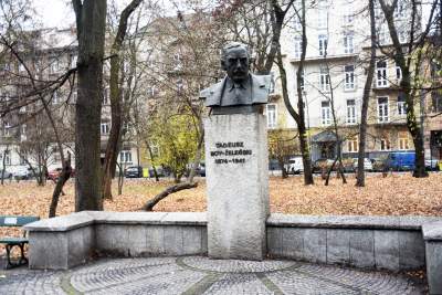 Planty: pierwsza w Krakowie galeria z pomnikami - zdjęcie 21