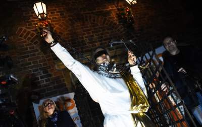 Klatka przed wieżą Ratuszową: protest tysięcy osób - zdjęcie 36