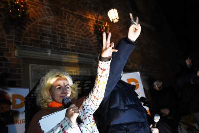 Klatka przed wieżą Ratuszową: protest tysięcy osób - zdjęcie 16