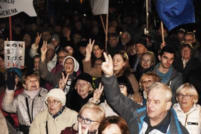 Klatka przed wieżą Ratuszową: protest tysięcy osób - zdjęcie 18