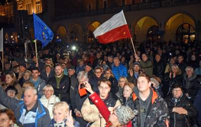 Klatka przed wieżą Ratuszową: protest tysięcy osób - zdjęcie 17