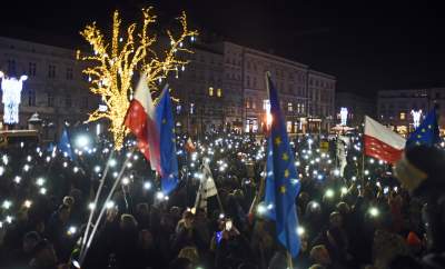 Klatka przed wieżą Ratuszową: protest tysięcy osób - zdjęcie 30