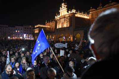 Klatka przed wieżą Ratuszową: protest tysięcy osób - zdjęcie 37