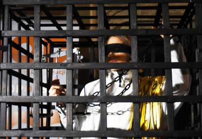 Klatka przed wieżą Ratuszową: protest tysięcy osób - zdjęcie 4