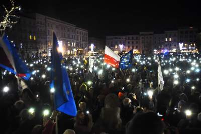Klatka przed wieżą Ratuszową: protest tysięcy osób - zdjęcie 26