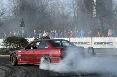 Oni to lubią: opary benzyny, spaliny, i dym spod spalonych gum - zdjęcie 19
