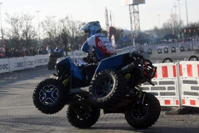 Oni to lubią: opary benzyny, spaliny, i dym spod spalonych gum - zdjęcie 16