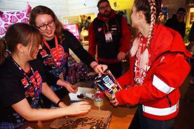 Największa skarbonka WOŚP pochodem przeniesiona na Powiśle - zdjęcie 36