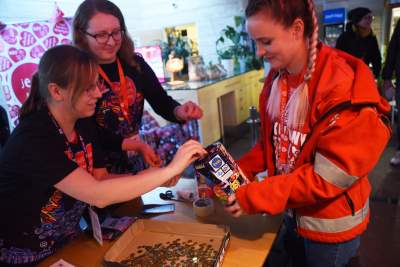 Największa skarbonka WOŚP pochodem przeniesiona na Powiśle - zdjęcie 35