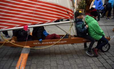Największa skarbonka WOŚP pochodem przeniesiona na Powiśle - zdjęcie 22