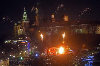 Światełko do nieba i serduszko z dronów pod Wawelem... - zdjęcie 27