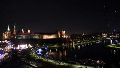 Światełko do nieba i serduszko z dronów pod Wawelem... - zdjęcie 15