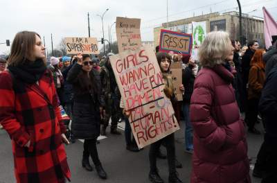 Dzień kobiet w Krakowie pod nadzorem: Manifa i... płacz dzieci - zdjęcie 32