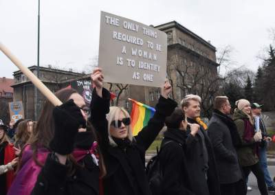 Dzień kobiet w Krakowie pod nadzorem: Manifa i... płacz dzieci - zdjęcie 13