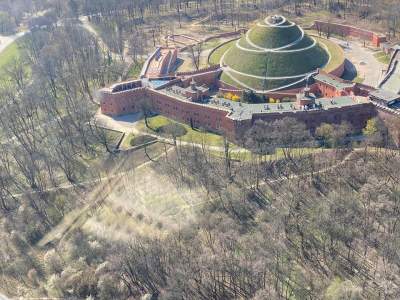 Pół tysiąca mundurowych z powietrza i lądu kontroluje Kraków - zdjęcie 13