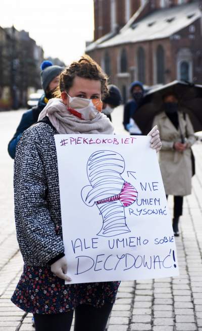 Największe zgromadzenie na Rynku w czasie obostrzeń - zdjęcie 2