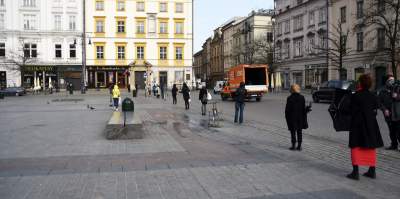 Największe zgromadzenie na Rynku w czasie obostrzeń - zdjęcie 35