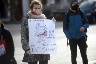 Największe zgromadzenie na Rynku w czasie obostrzeń - zdjęcie 17