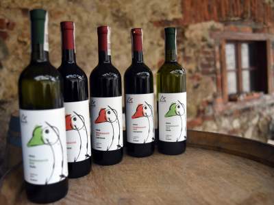 Tutaj świętują 11 listopada butelkami szczególnego wina - zdjęcie 11