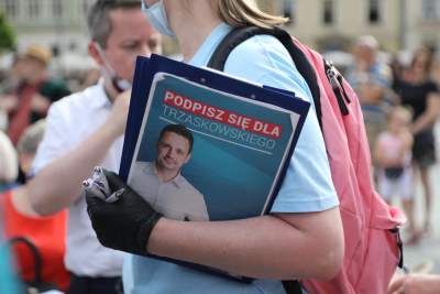 Entuzjastyczne przyjęcie Trzaskowskiego w Krakowie - zdjęcie 2