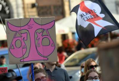 Protest kobiet w Krakowie: "Nie chcemy programu "Wpi**dol plus" - zdjęcie 19