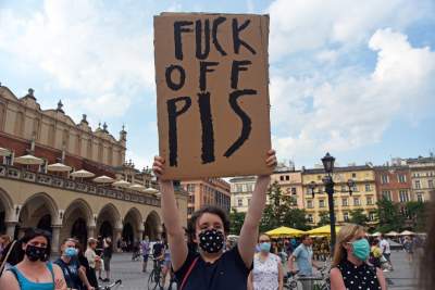 Protest kobiet w Krakowie: "Nie chcemy programu "Wpi**dol plus" - zdjęcie 31