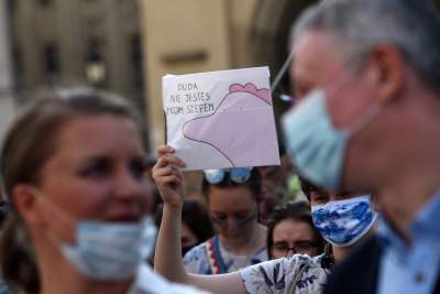 Protest kobiet w Krakowie: "Nie chcemy programu "Wpi**dol plus" - zdjęcie 16